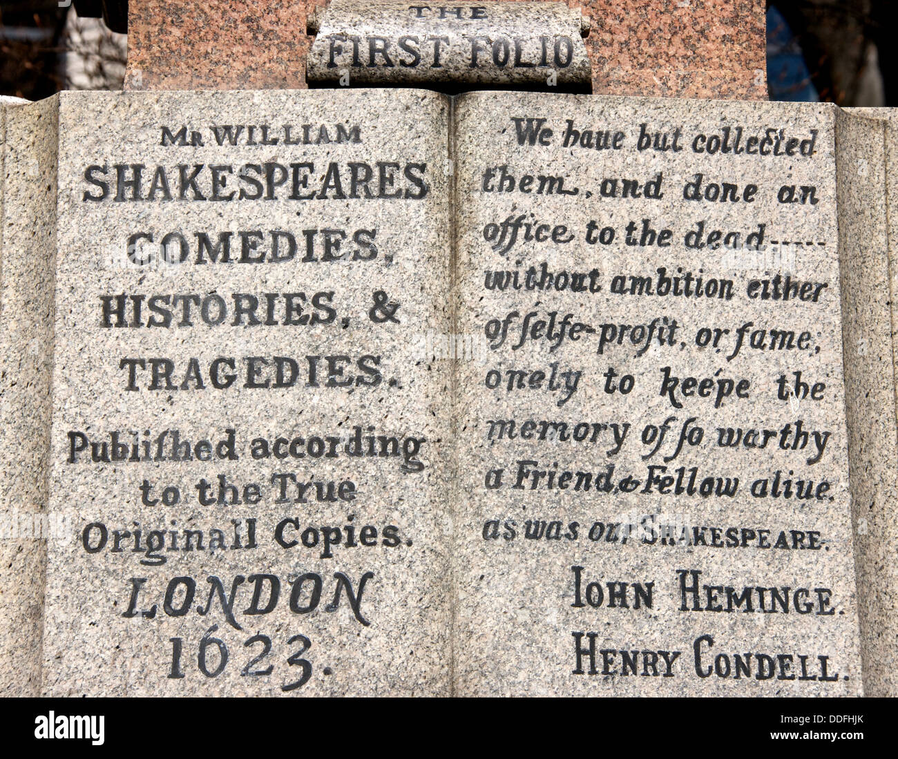 Shakespeares First Folio am Denkmal für John Heminges und Henry Condell St Mary Aldermanbury Garten London England Europa Stockfoto