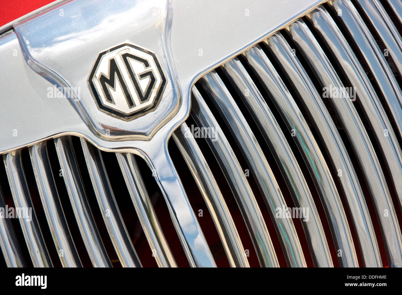 1950 MG Sportwagen vorne Chrom Grill und Abzeichen Marque Nahaufnahme Stockfoto