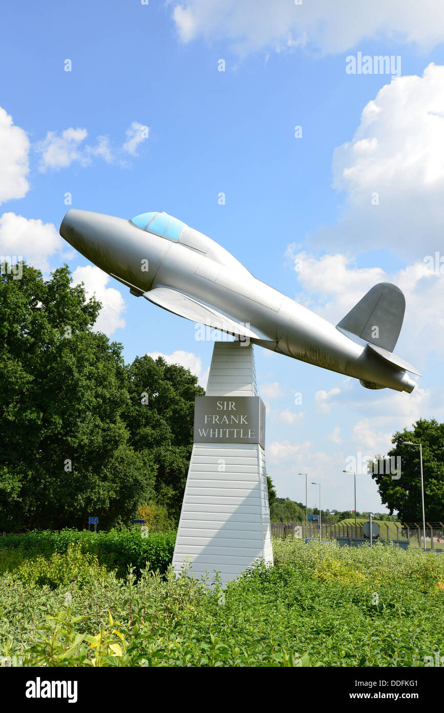 Ein Denkmal für die Gloster E.28/39 Flugzeuge außerhalb Farnborough Airport, Farnborough, Hampshire, England, Vereinigtes Königreich Stockfoto