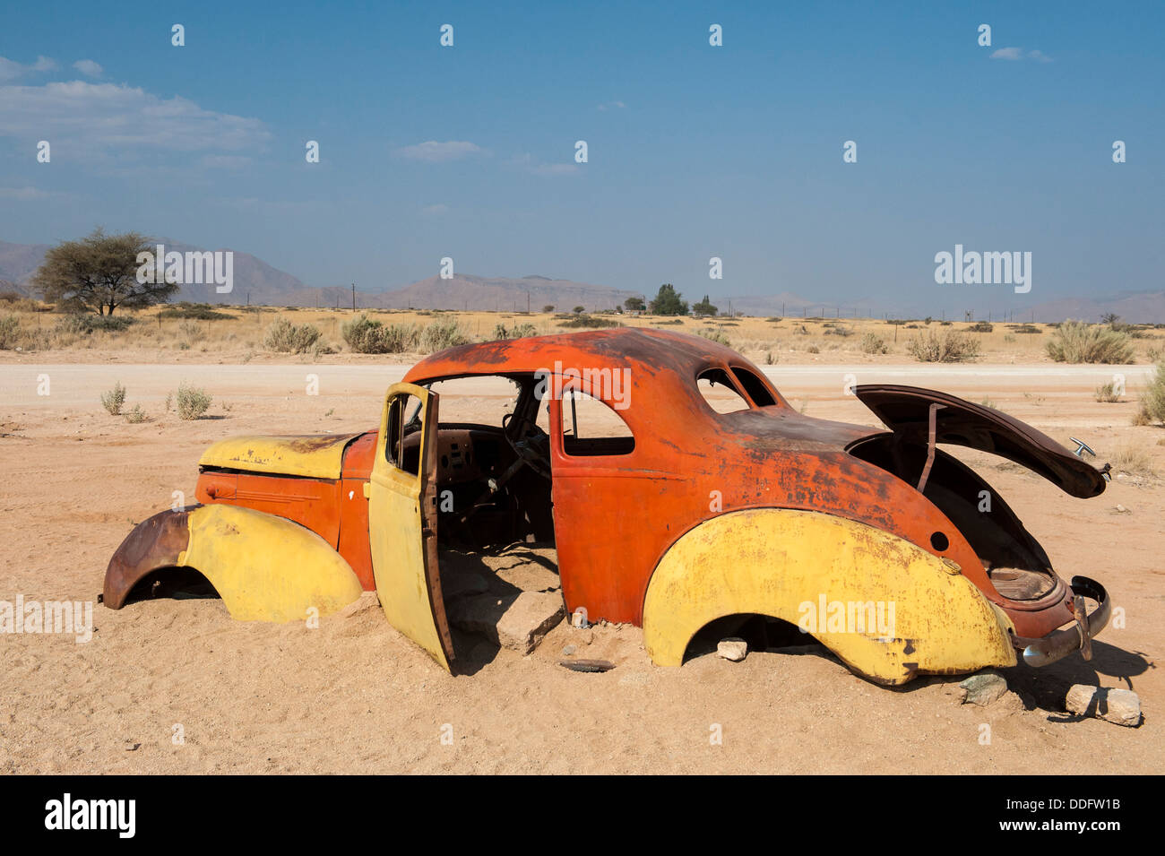 Altes Autowrack stecken in den Sand zu Solitaire, Khomas Region, Namibia Stockfoto