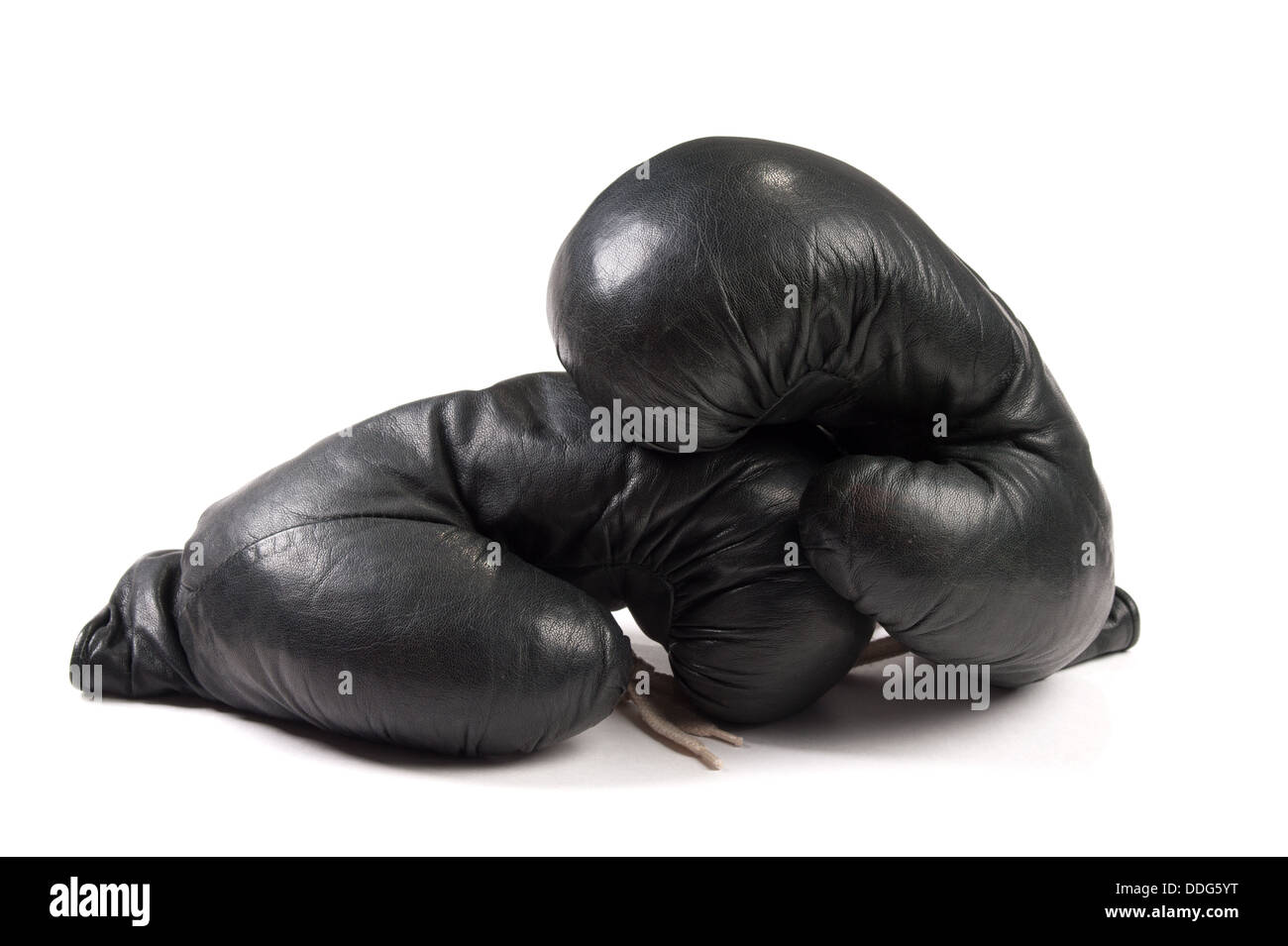 schwarzen Boxhandschuhen isoliert auf weißem Hintergrund Stockfoto