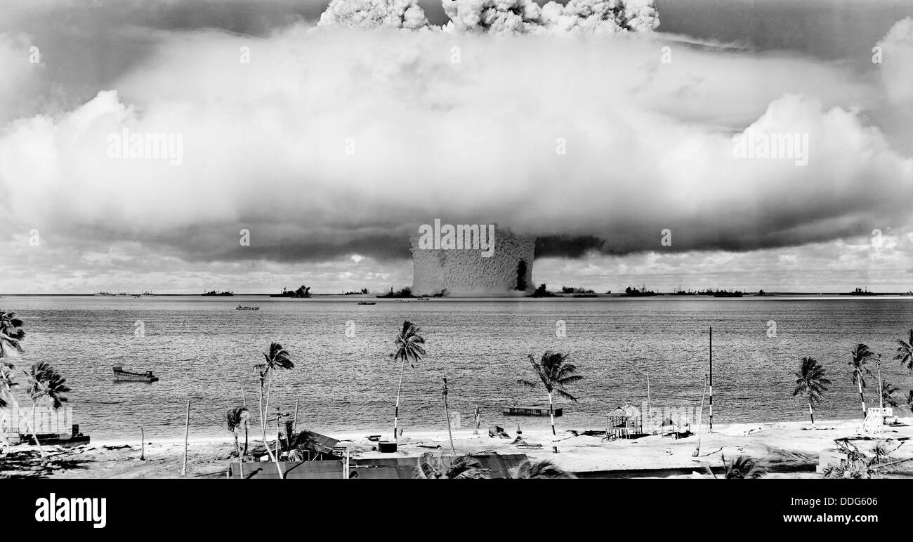 OPERATION CROSSROADS Unterwasser Baker atomaren nukleare Explosion am Bikini-Atoll am 25. Juli 1946 - siehe Beschreibung unten Stockfoto