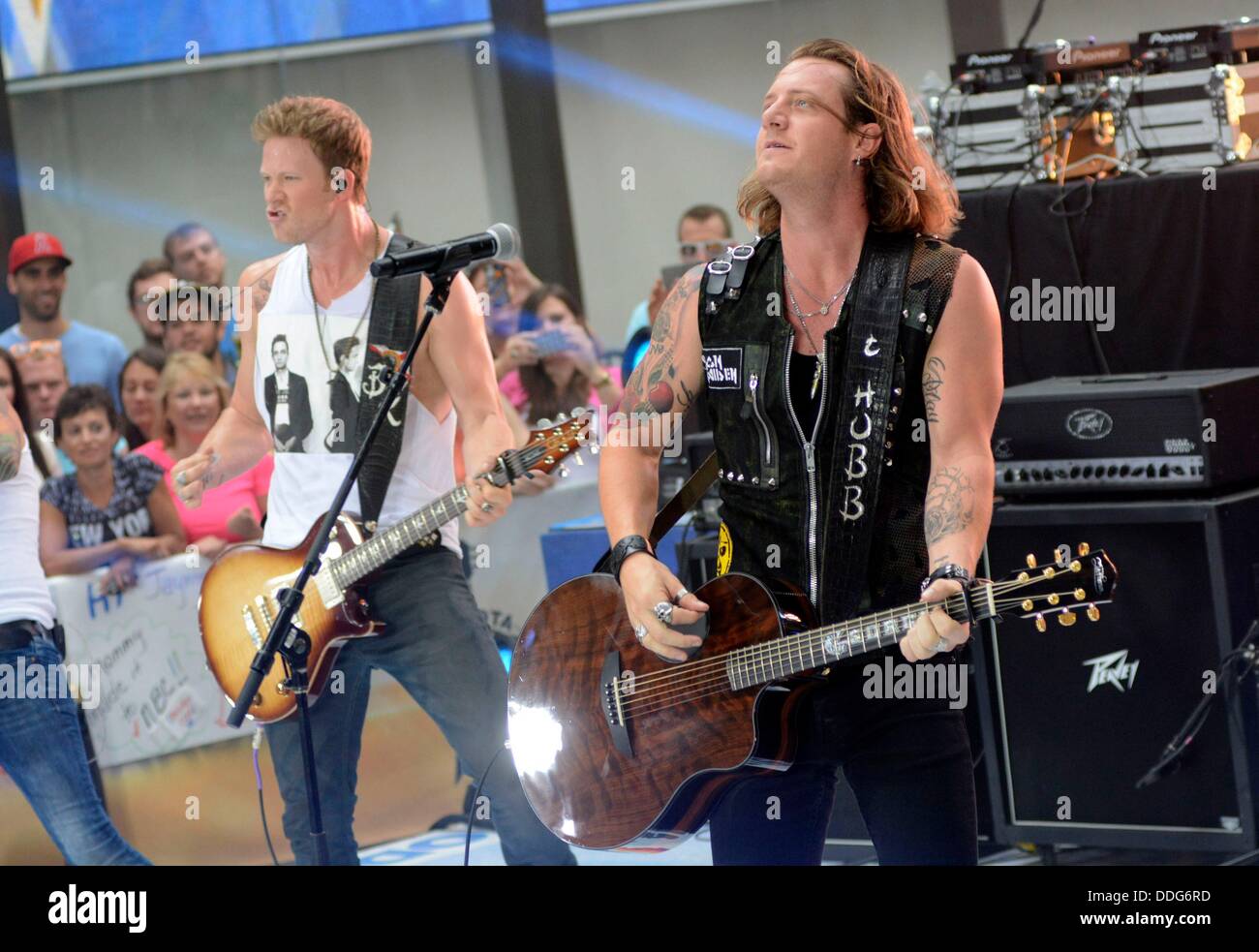 New York, NY. 2. September 2013. Brian Kelly, Tyler Hubbard bei Talkshow auftritt für NBC heute zeigen Konzert mit Florida Georgia Line und Nelly, Rockefeller Plaza, New York, NY 2. September 2013. Bildnachweis: Derek Sturm/Everett Collection/Alamy Live-Nachrichten Stockfoto