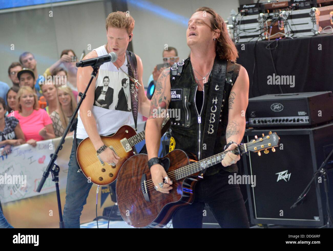 New York, NY. 2. September 2013. Brian Kelly, Tyler Hubbard bei Talkshow auftritt für NBC heute zeigen Konzert mit Florida Georgia Line und Nelly, Rockefeller Plaza, New York, NY 2. September 2013. Bildnachweis: Derek Sturm/Everett Collection/Alamy Live-Nachrichten Stockfoto