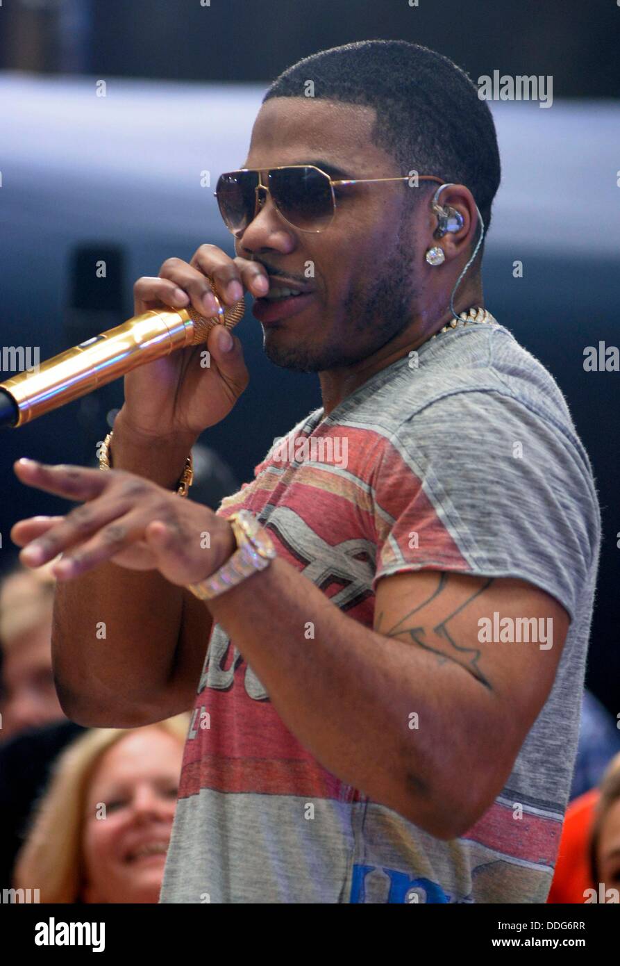 New York, NY. 2. September 2013. Nelly bei Talkshow auftritt für NBC heute zeigen Konzert mit Florida Georgia Line und Nelly, Rockefeller Plaza, New York, NY 2. September 2013. Bildnachweis: Derek Sturm/Everett Collection/Alamy Live-Nachrichten Stockfoto