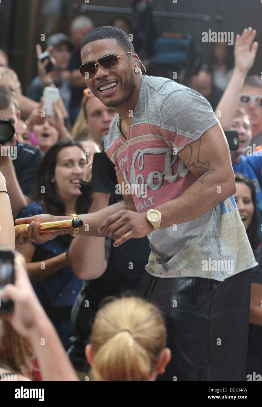 New York, NY. 2. September 2013. Nelly bei Talkshow auftritt für NBC heute zeigen Konzert mit Florida Georgia Line und Nelly, Rockefeller Plaza, New York, NY 2. September 2013. Bildnachweis: Derek Sturm/Everett Collection/Alamy Live-Nachrichten Stockfoto