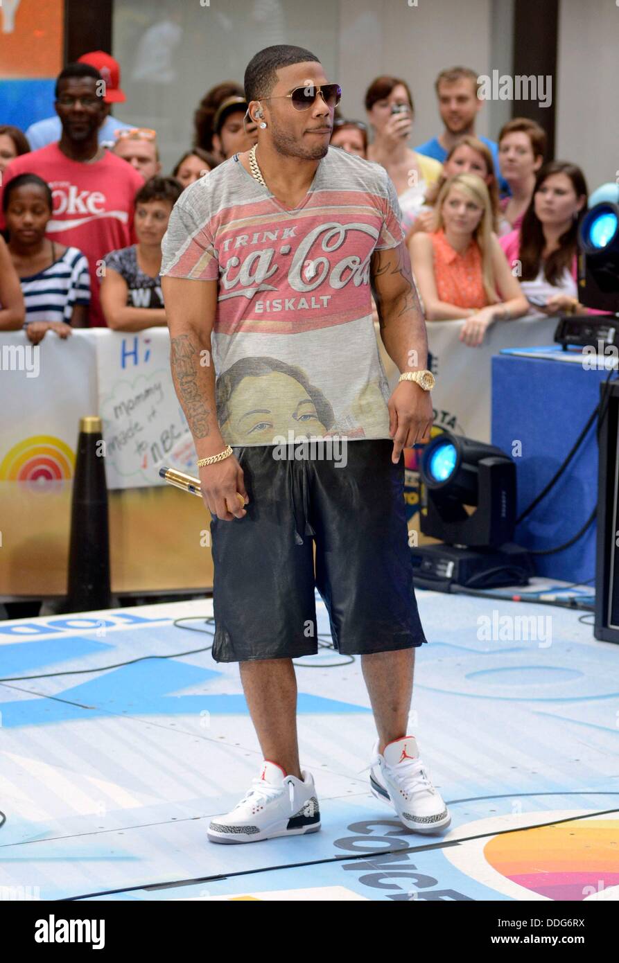 New York, NY. 2. September 2013. Nelly bei Talkshow auftritt für NBC heute zeigen Konzert mit Florida Georgia Line und Nelly, Rockefeller Plaza, New York, NY 2. September 2013. Bildnachweis: Derek Sturm/Everett Collection/Alamy Live-Nachrichten Stockfoto