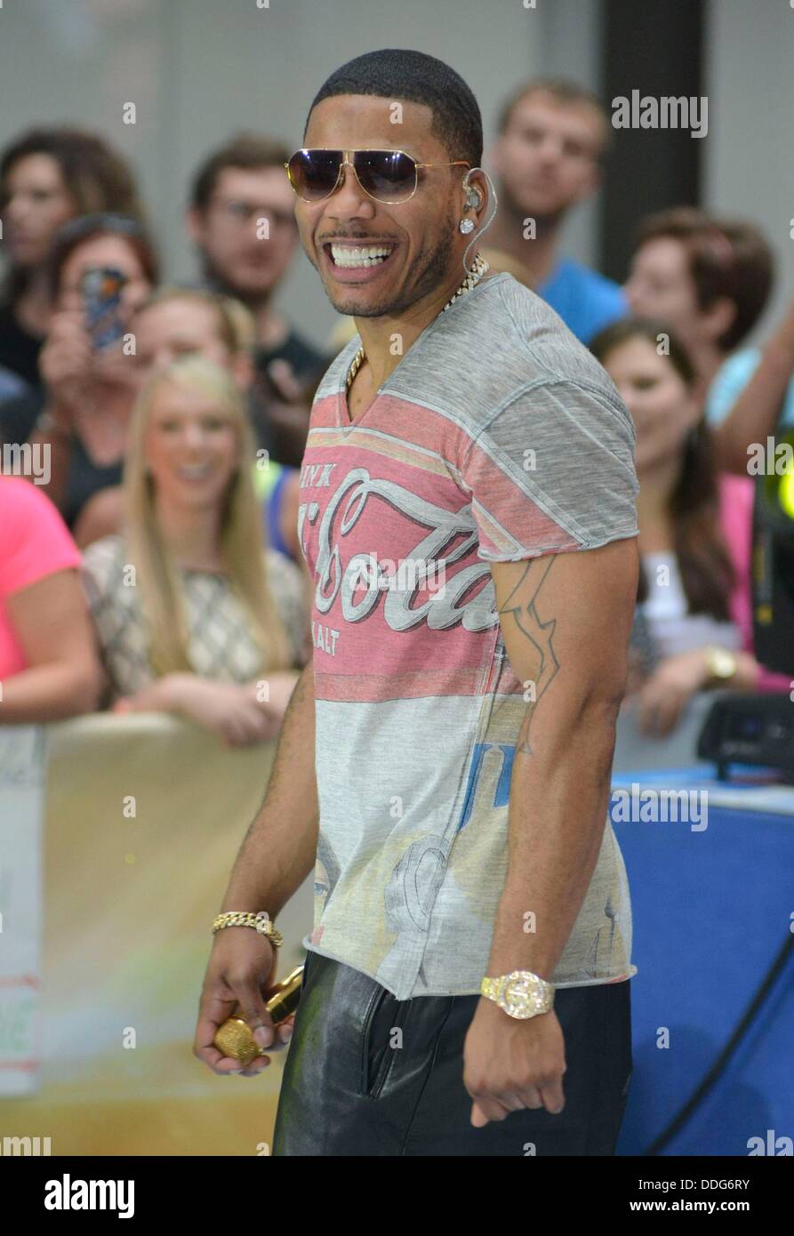 New York, NY. 2. September 2013. Nelly bei Talkshow auftritt für NBC heute zeigen Konzert mit Florida Georgia Line und Nelly, Rockefeller Plaza, New York, NY 2. September 2013. Bildnachweis: Derek Sturm/Everett Collection/Alamy Live-Nachrichten Stockfoto