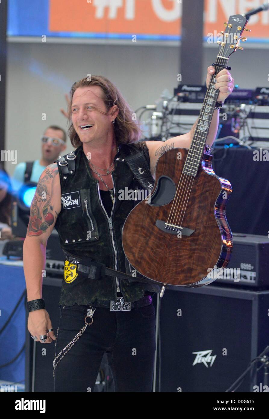 New York, NY. 2. September 2013. Tyler Hubbard bei Talkshow auftritt für NBC heute zeigen Konzert mit Florida Georgia Line und Nelly, Rockefeller Plaza, New York, NY 2. September 2013. Bildnachweis: Derek Sturm/Everett Collection/Alamy Live-Nachrichten Stockfoto