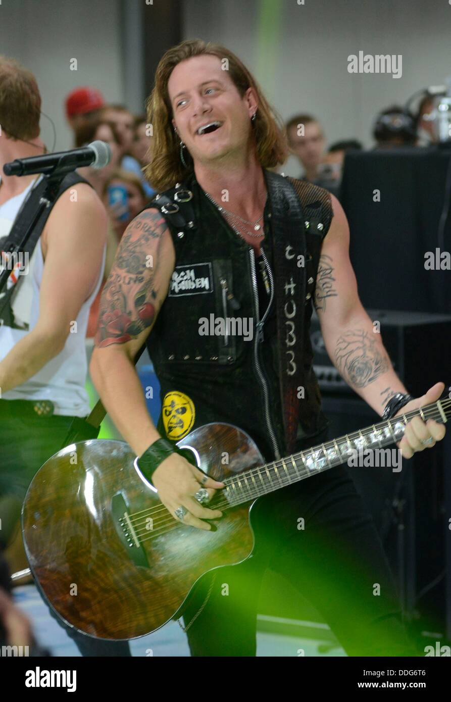 New York, NY. 2. September 2013. Tyler Hubbard bei Talkshow auftritt für NBC heute zeigen Konzert mit Florida Georgia Line und Nelly, Rockefeller Plaza, New York, NY 2. September 2013. Bildnachweis: Derek Sturm/Everett Collection/Alamy Live-Nachrichten Stockfoto