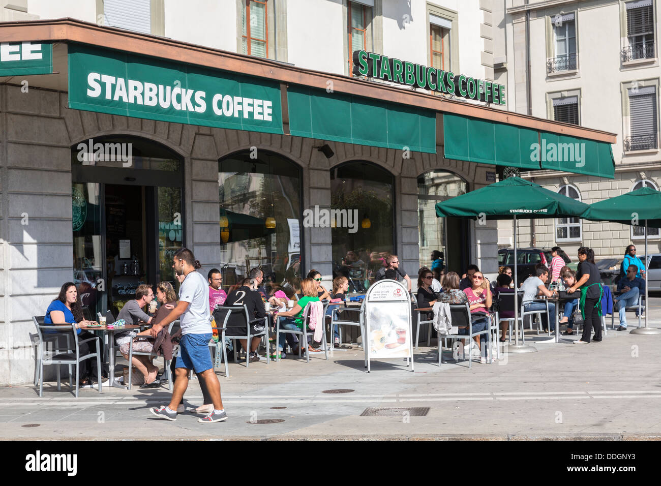 Außenseite des Starbucks Café, Genf, Schweiz Stockfoto