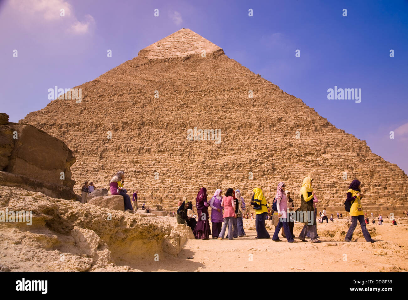 Die Pyramiden von Gizeh sind das einzige Überlebende unter den sieben Weltwunder der antiken Welt, Giza, Ägypten Stockfoto
