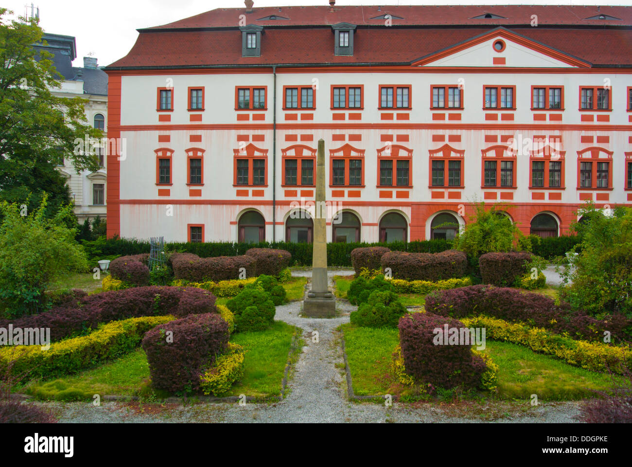 Formale Gärten von Zamek das Schloss Liberec Stadt Krajský Soud Region Nord Böhmen Tschechien Europa Stockfoto