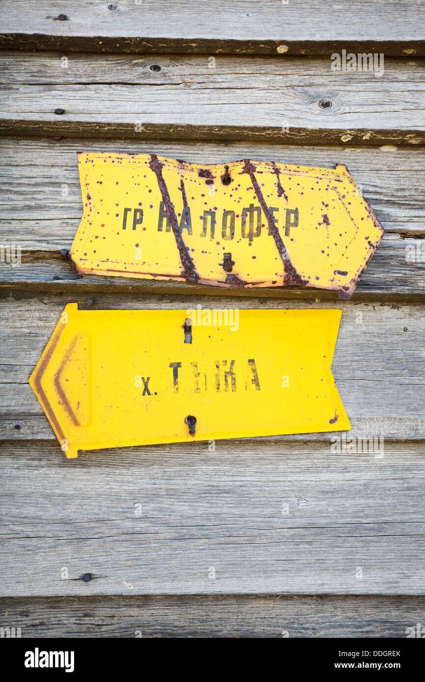 Hinweisschild an Botev Spitze. Zentralen Balkan Nationalpark. Bulgarien. Stockfoto