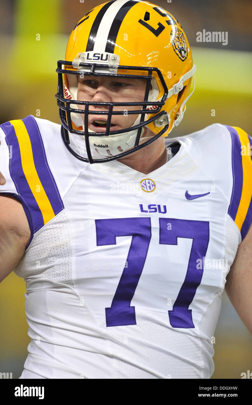 31. August 2013 - Aug. 31,2013:. LSU Tigers zentrieren Ethan Pocic (77) in action.in eine NCAA Football-Spiel zwischen der LSU Tigers und die TCU Horned Frogs im AT&T Stadium in Arlington, Texas... Stockfoto