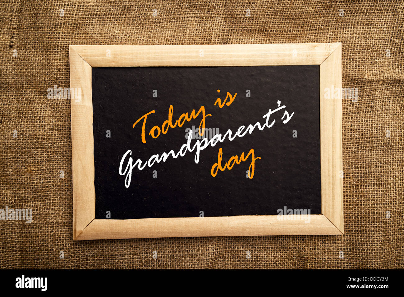Heute ist der Großeltern-Tag-Nachricht am schwarzen Brett. Stockfoto