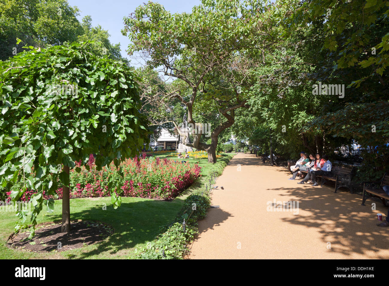 Victoria embankment park -Fotos und -Bildmaterial in hoher Auflösung ...