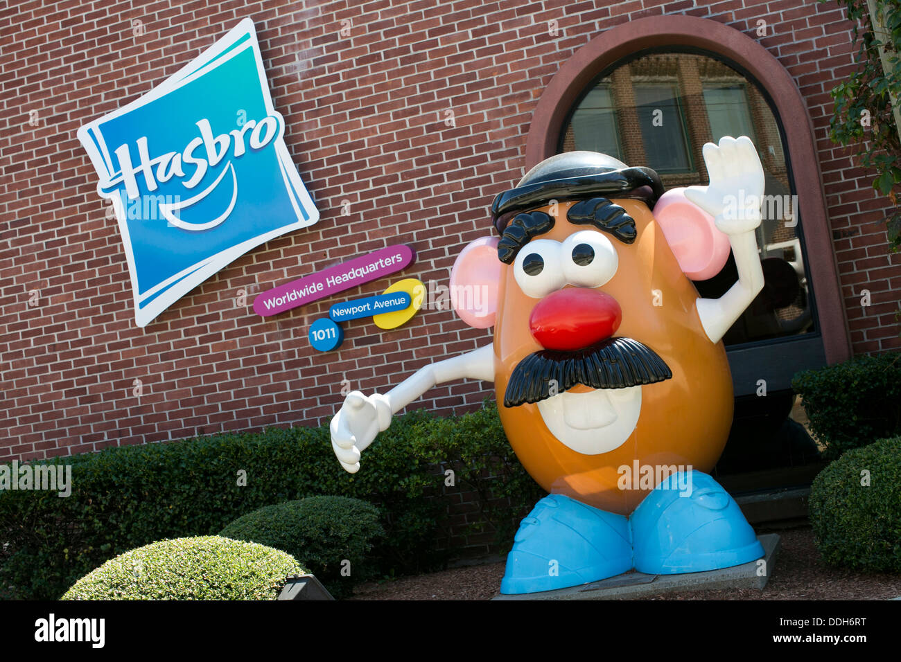 Das Hauptquartier der Spielzeughersteller Hasbro, mit einem riesigen Mr. Potato Head-Figur. Stockfoto