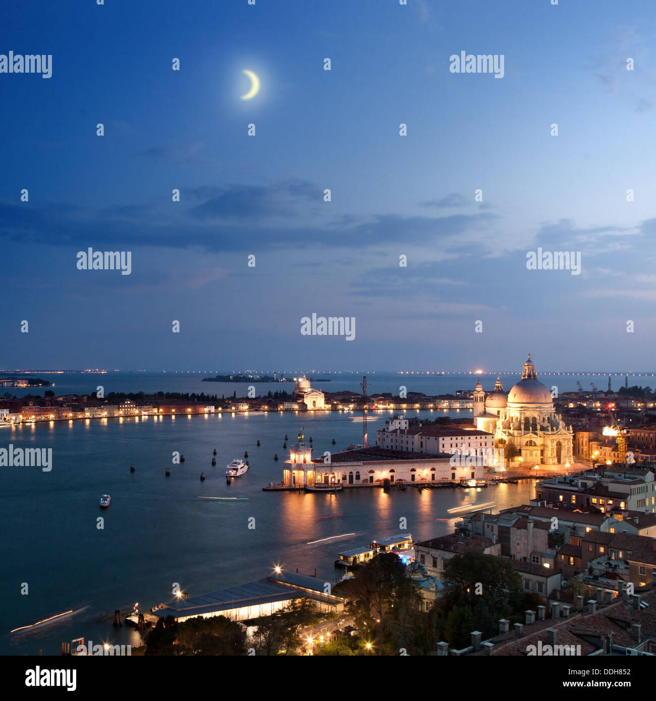 Luftaufnahme der Stadt Venedig am Abend Stockfoto