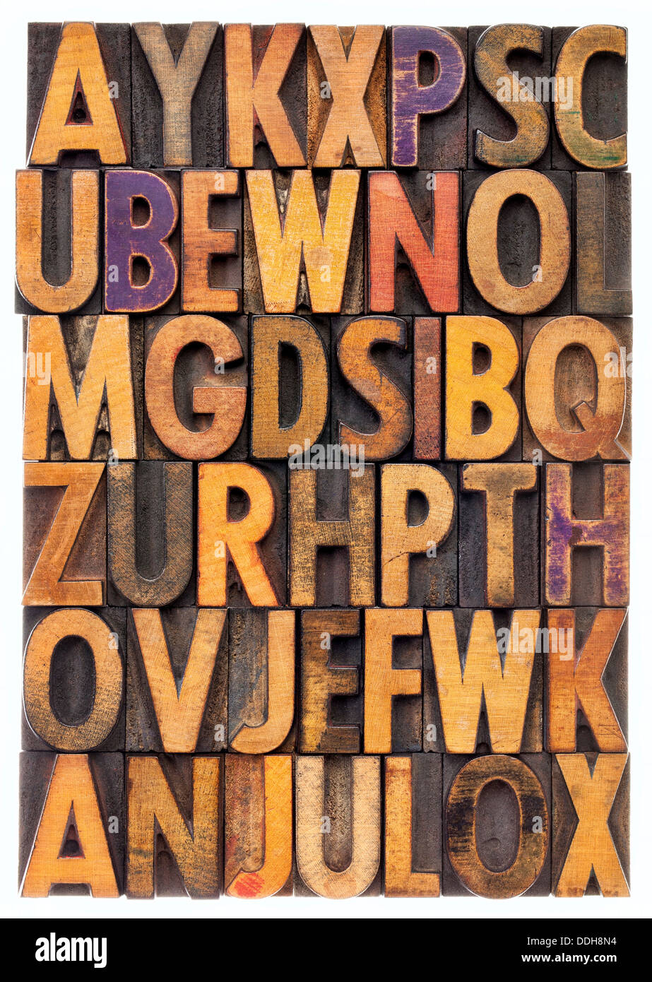 zufällige Buchstaben des Alphabets - Vintage Buchdruck Holzart Druckstöcke zerkratzt und befleckt durch Farbe Tinten Stockfoto