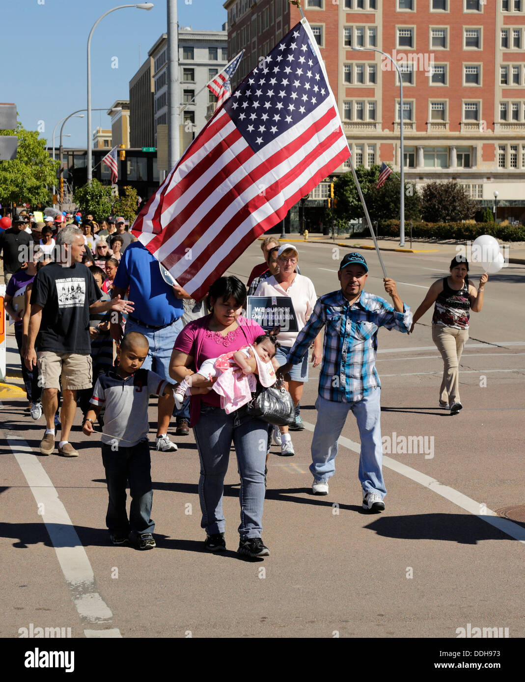 Sioux City, Iowa, USA. 2. September 2013. Rund 400 hundert Menschen, eine Änderung in der Gesetzgebung ermöglichen illegale Einwanderer zu rechtlichen Bürger der Vereinigten Staaten zu unterstützen (Credit-Bild: © Jerry Mennenga/ZUMA Draht) © ZUMA Press, Inc./Alamy Live News Stockfoto