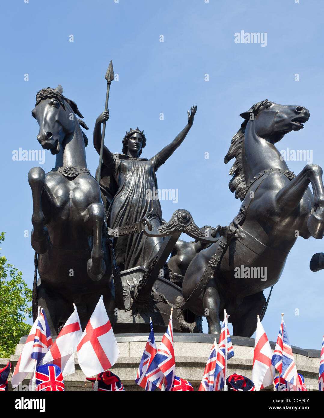 Bronzestatue des Monotheismus London UK Stockfoto