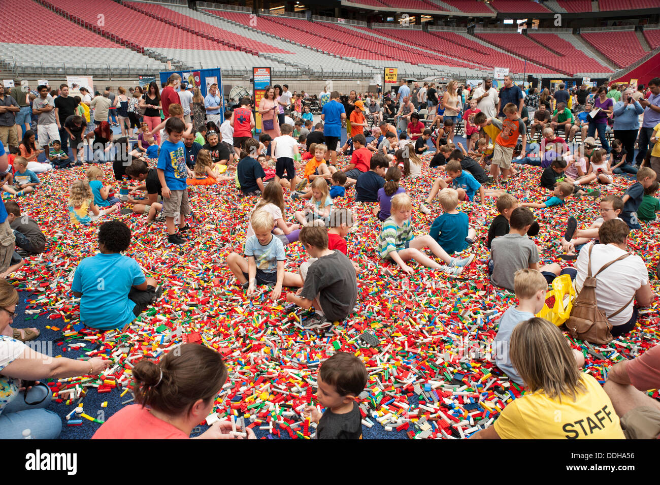 Riesiger Haufen von Legos bei Lego KidsFest in Phoenix, Arizona, USA Stockfoto