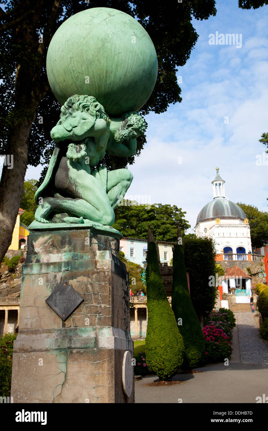 Statue des Herkules von William Brodie von 1863 die steht am Herkules Square, Portmeirion Stockfoto