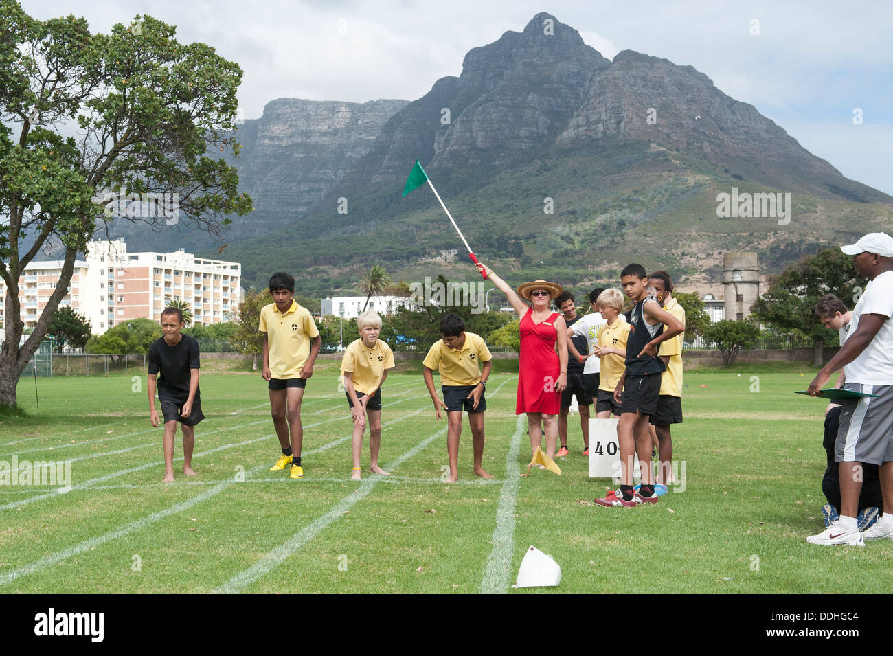 Starten eines laufenden Wettbewerbs an der St. George's School, Cape Town, Südafrika Stockfoto