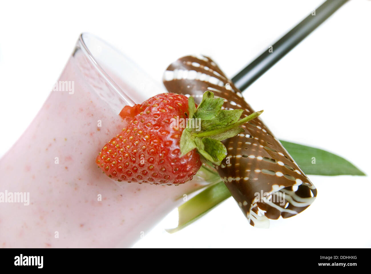 Erdbeer Milchshake isoliert auf weiss Stockfoto