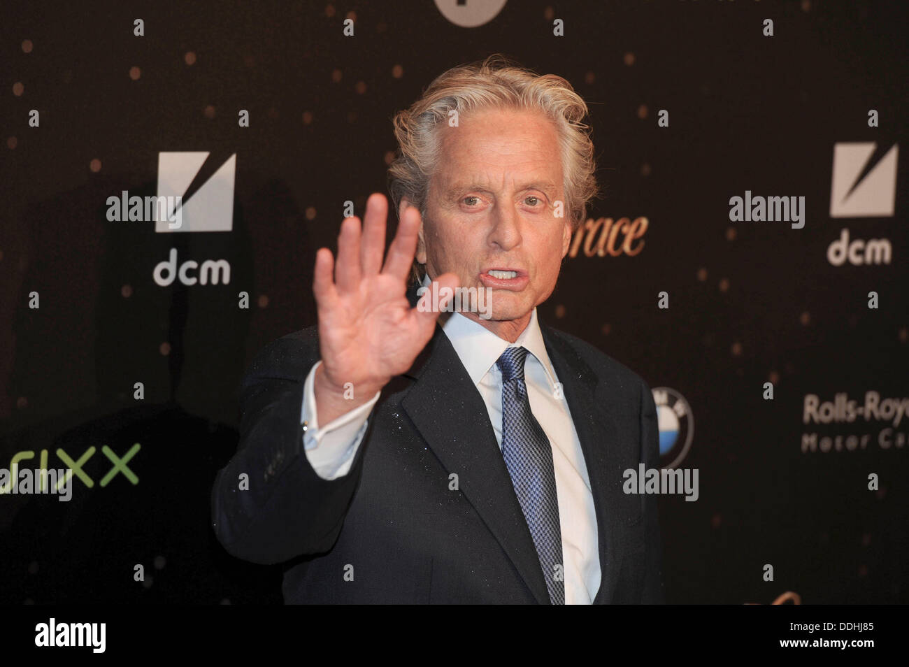 Michael Douglas kümmert sich um die Premiere seines neuen Films "The Kandelaber Behing" an der Admiralaplast in Berlin. 2. September 2013. Stockfoto