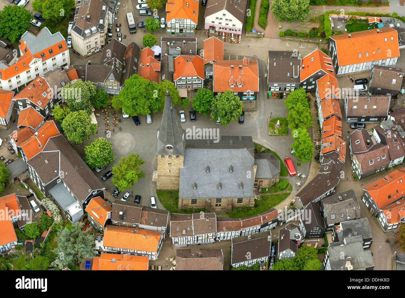 Luftaufnahme, Kirchplatz Platz in der Altstadt von Hattingen mit der Kirche St. Georg Stockfoto