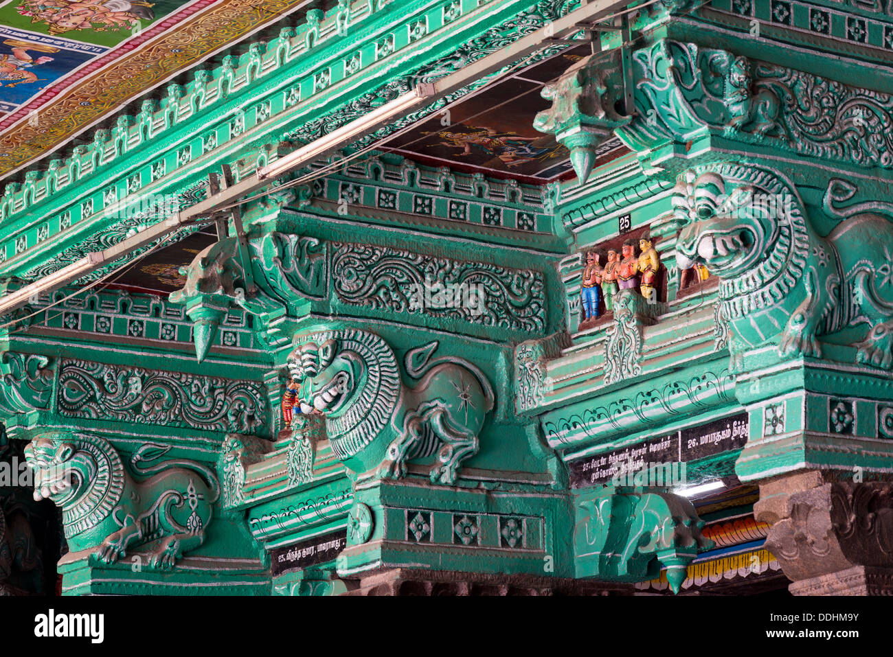 Grün bemalten Säulen, Fabelwesen, Meenakshi Amman Tempel oder Sri Meenakshi Sundareswarar Tempel Stockfoto