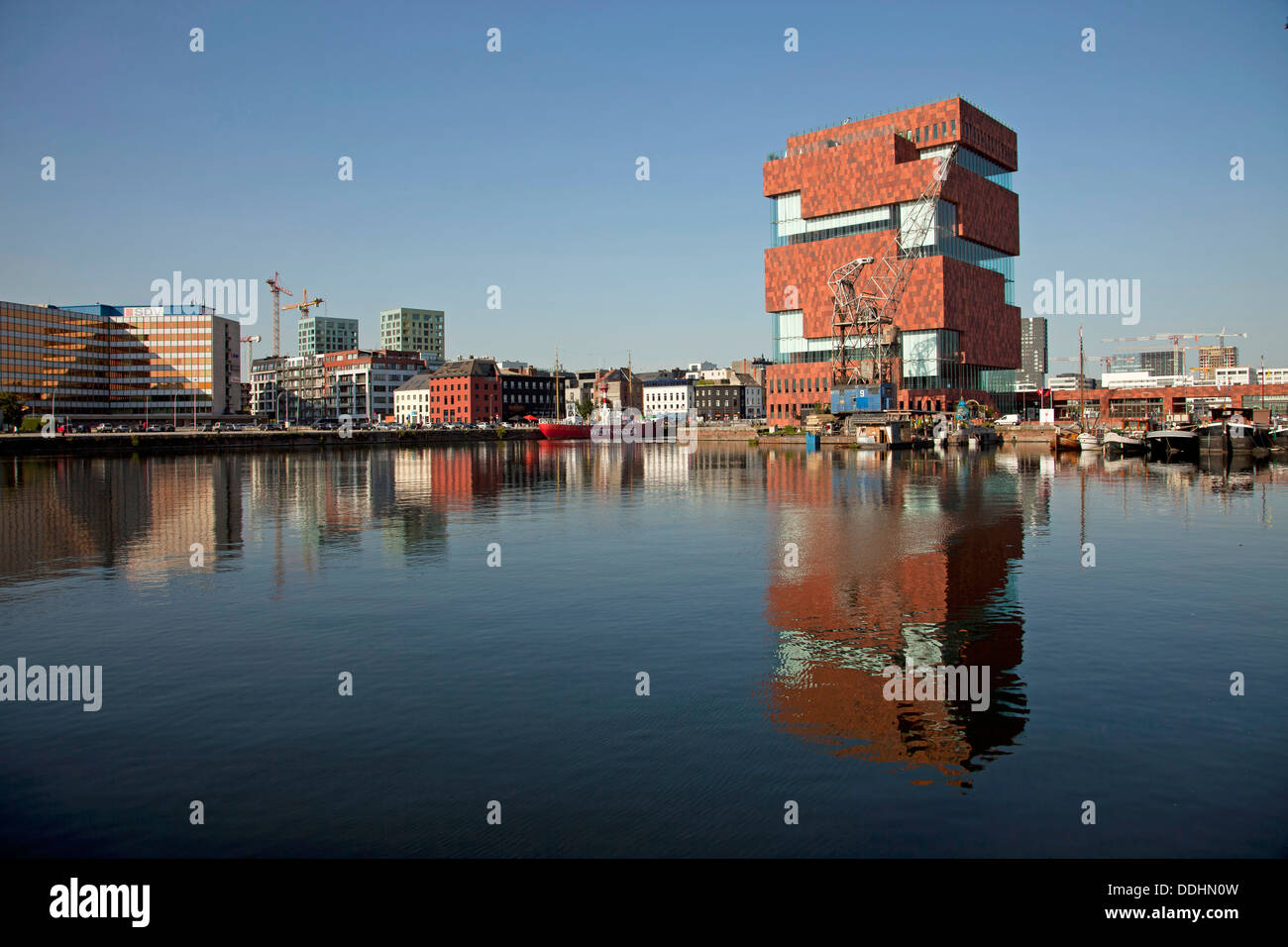 moderne Architektur des Museum Aan de Stroom in Eilandje Viertel von Antwerpen, Belgien, Europa Stockfoto