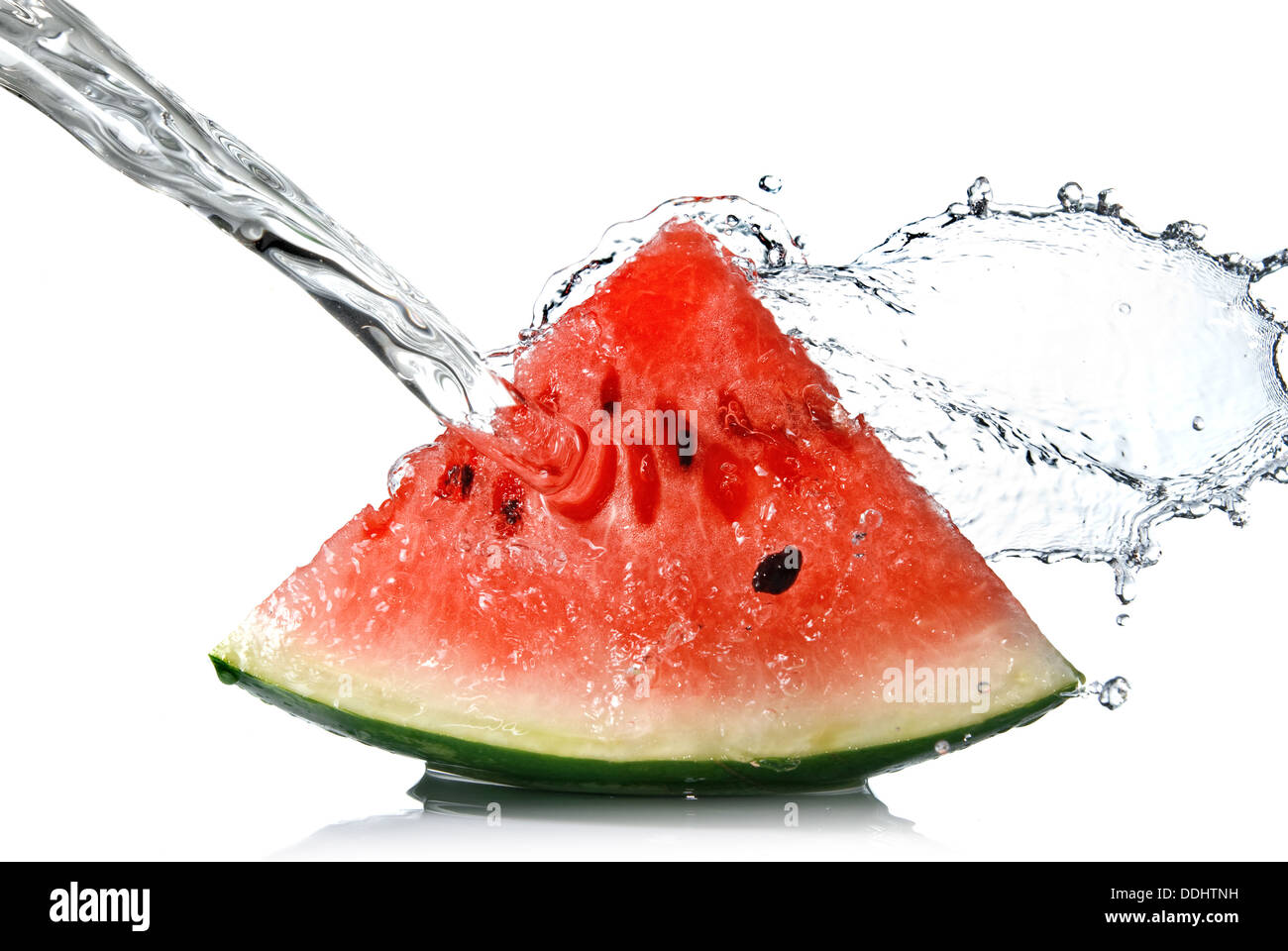 Wassermelone und Wasser Spritzen, isoliert auf weiss Stockfoto
