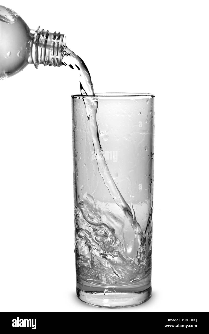 Wasser in Glas Flasche isoliert auf weiss Stockfoto