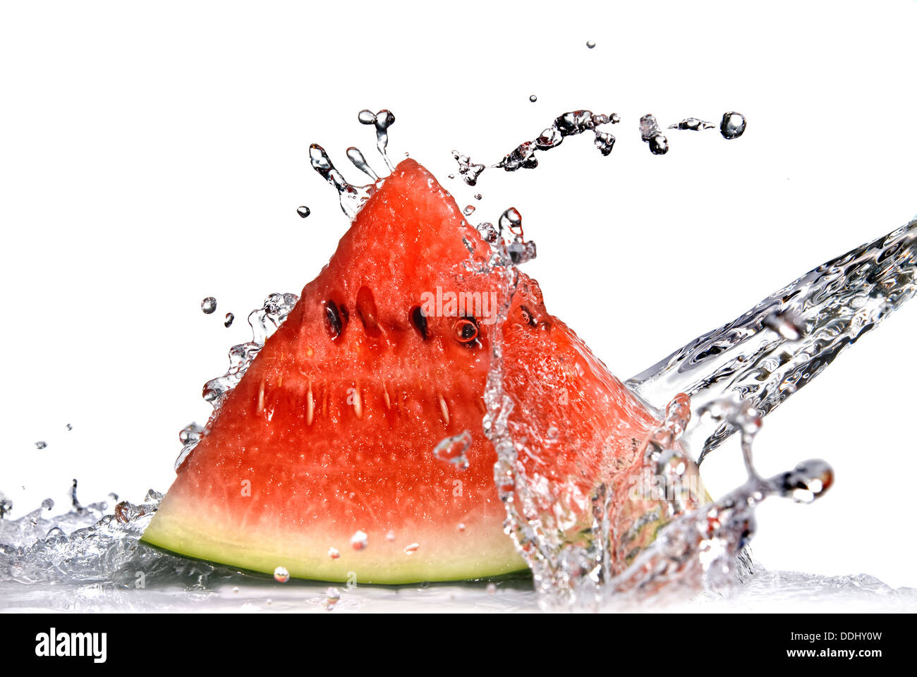 Wassermelone und Wasser Spritzen, isoliert auf weiss Stockfoto