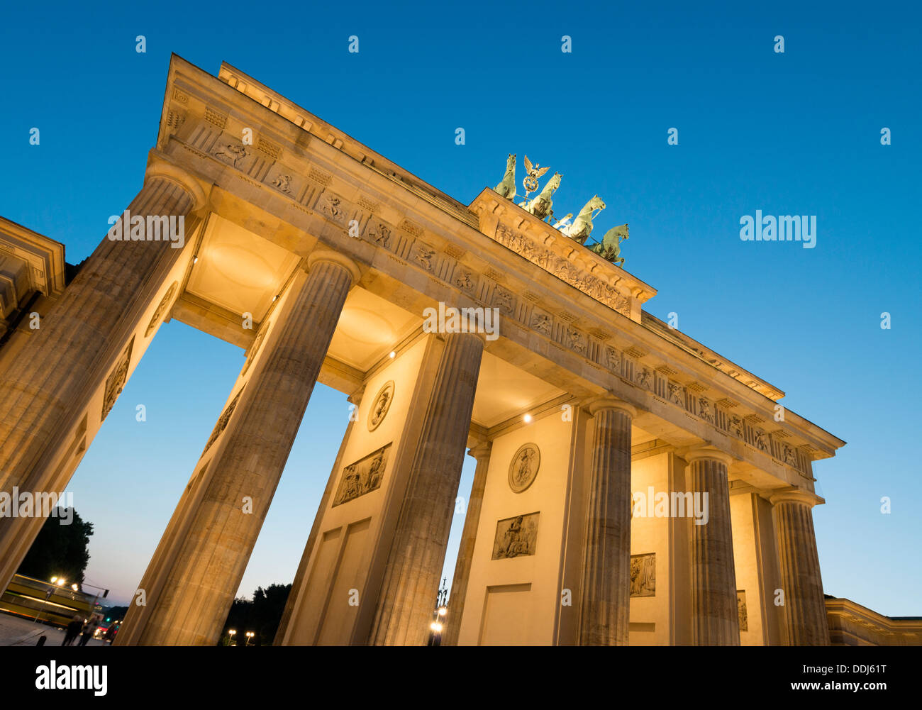 Nachtansicht des Brandenburger Tors in Berlin Deutschland Stockfoto