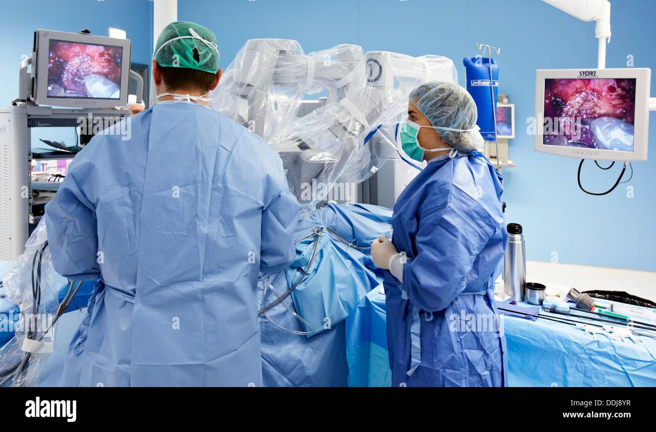 OP-Saal, Prostata-Krebs-Roboter-Chirurgie, chirurgische Roboter Da Vinci, Urologie. Krankenhaus ...