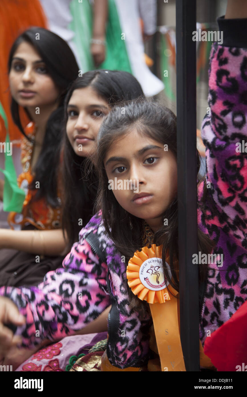 2013, New York City: indische Amerikaner kommen zum Feiern bei der Indien Independence Day Parade entlang der Madison Ave. Stockfoto