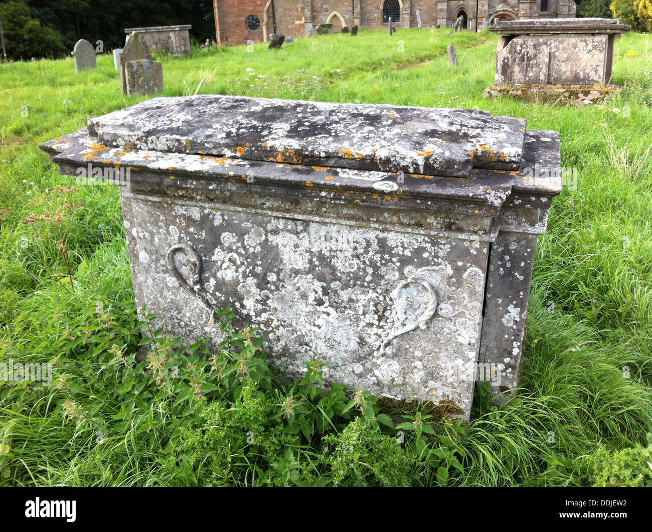 Grabstein auf Gelände der St Mary die Jungfrau Kirche, Hanbury, Worcestershire, England. Foto Tony Gale Stockfoto