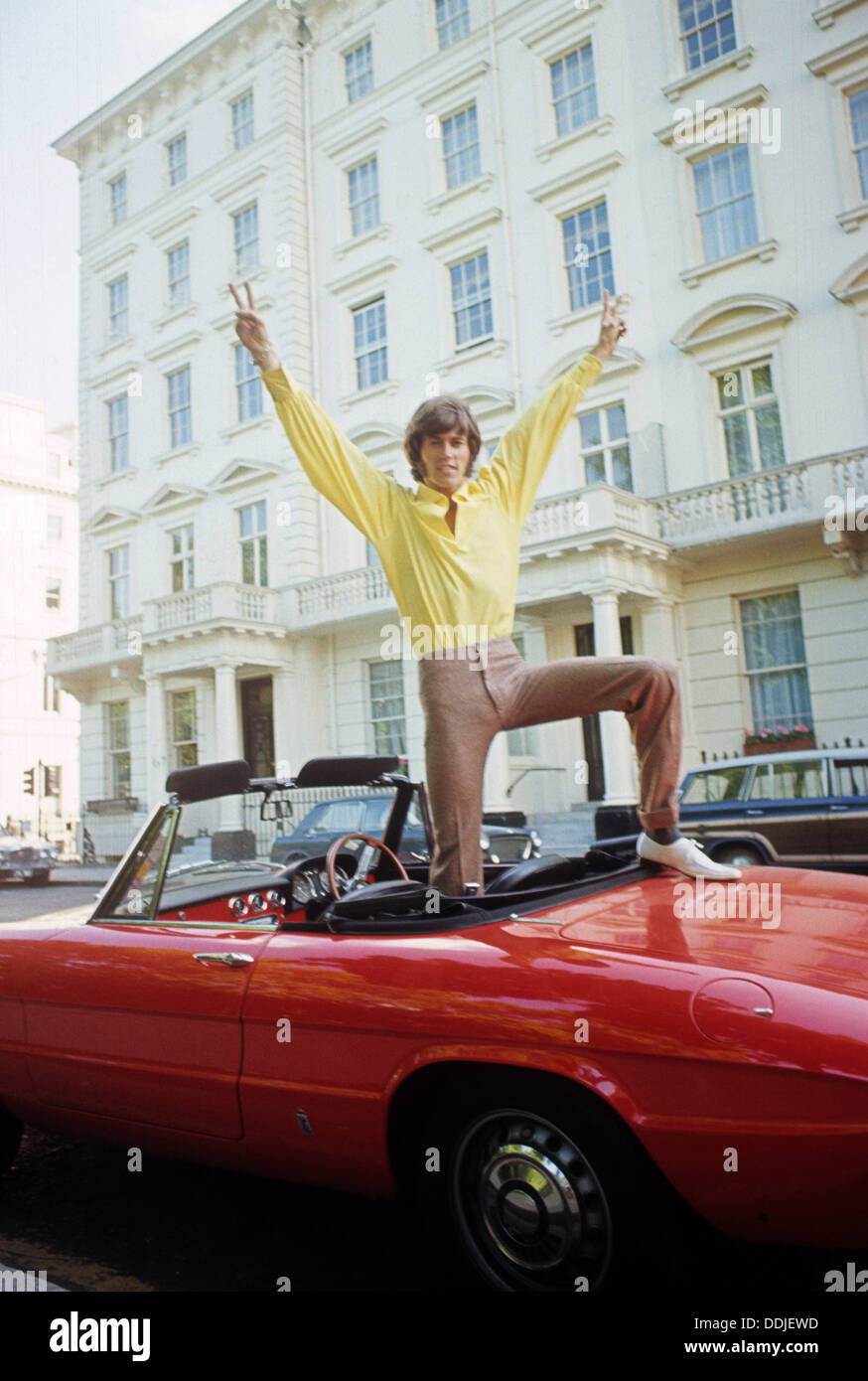 BEE GEES Barry Gibb außerhalb seiner Wohnung Eaton Square in London im Juni 1968. Foto Tony Gale Stockfoto