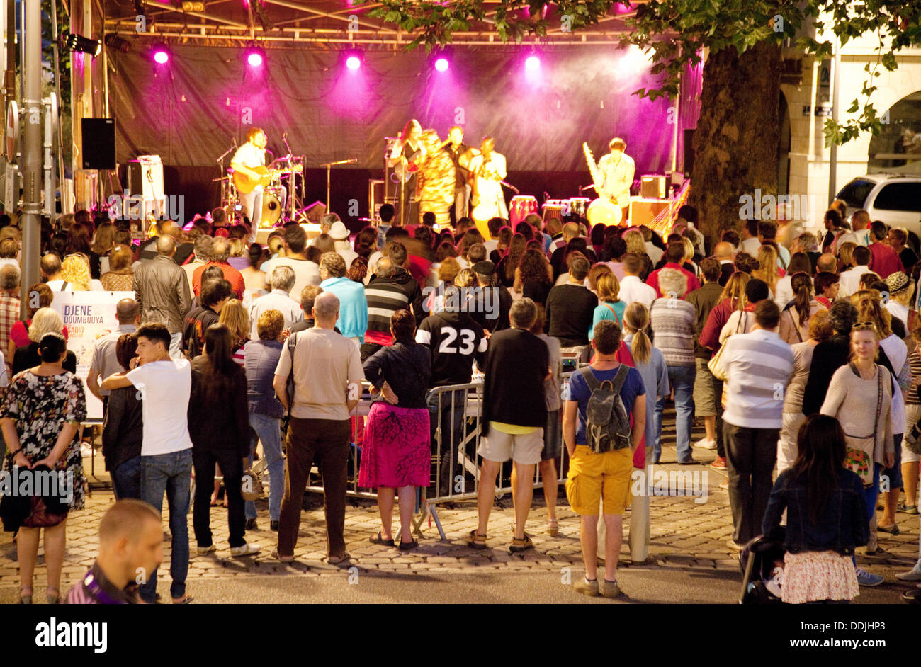 Ein Abend open Air Konzert in der Stadtzentrum Square, Blois, Loir et Cler, Loire, Frankreich Europa Stockfoto