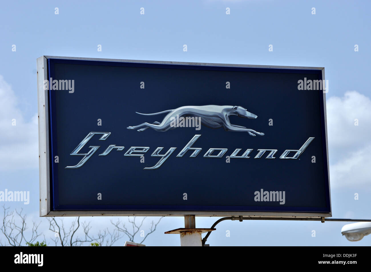 Ein Bild des Zeichens Greyhound-Bus-Linie. Stockfoto