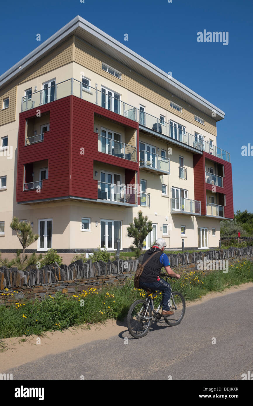 Eine private Wohnanlage von neue freistehende "executive" direkt am Strand am Meer beherbergt, Llanelli, Carmarthenshire Wales UK Stockfoto