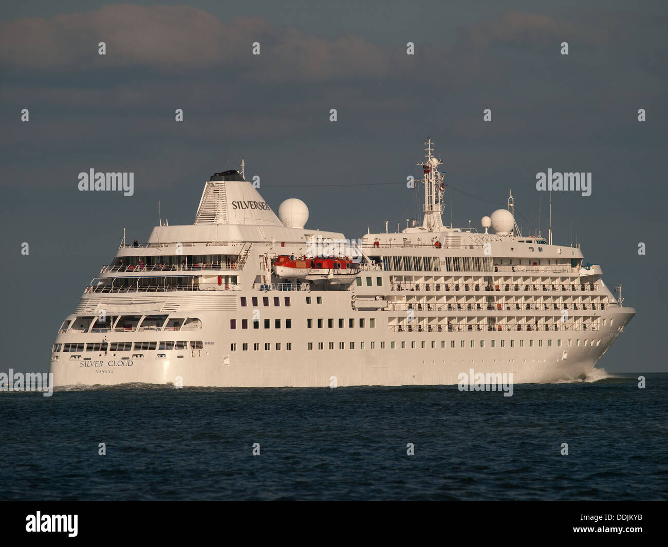 Kreuzfahrtschiff Silver Cloud verlassen Southampton Hampshire England UK Stockfoto