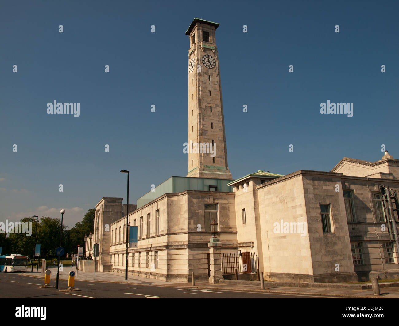 Westflügel und Clock tower Civic Centre Southampton Hampshire England UK Stockfoto