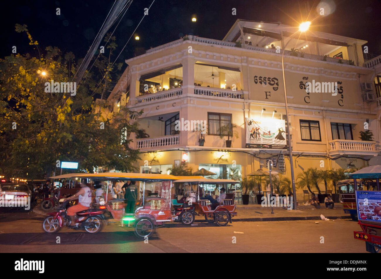 FCC, Foreign Correspondent Club in der Nacht in Phnom Penh, Kambodscha Stockfoto