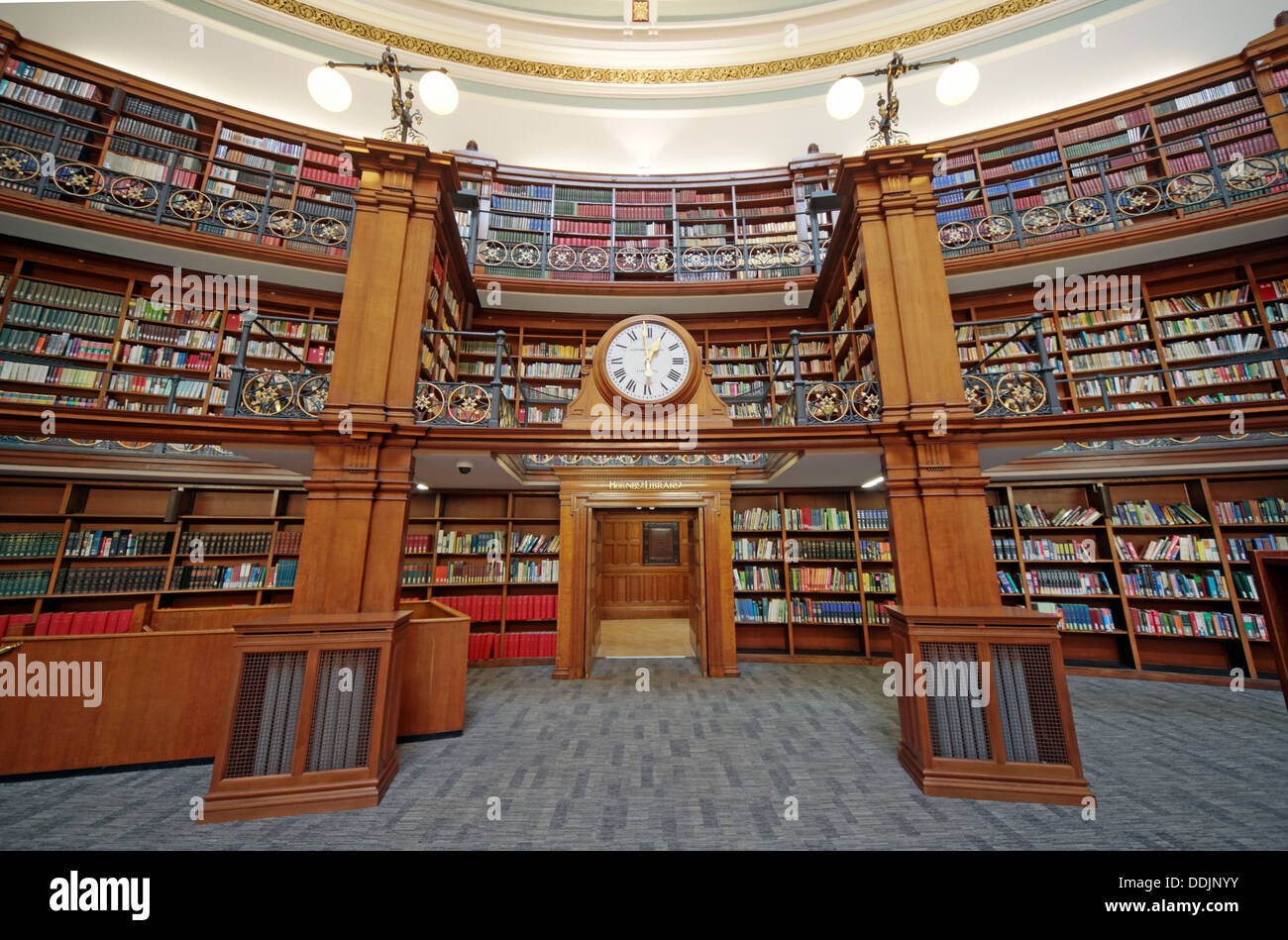 Uhr über Tür zu Honby Bibliothek, Liverpool central Library Picton Lesesäle Stockfoto