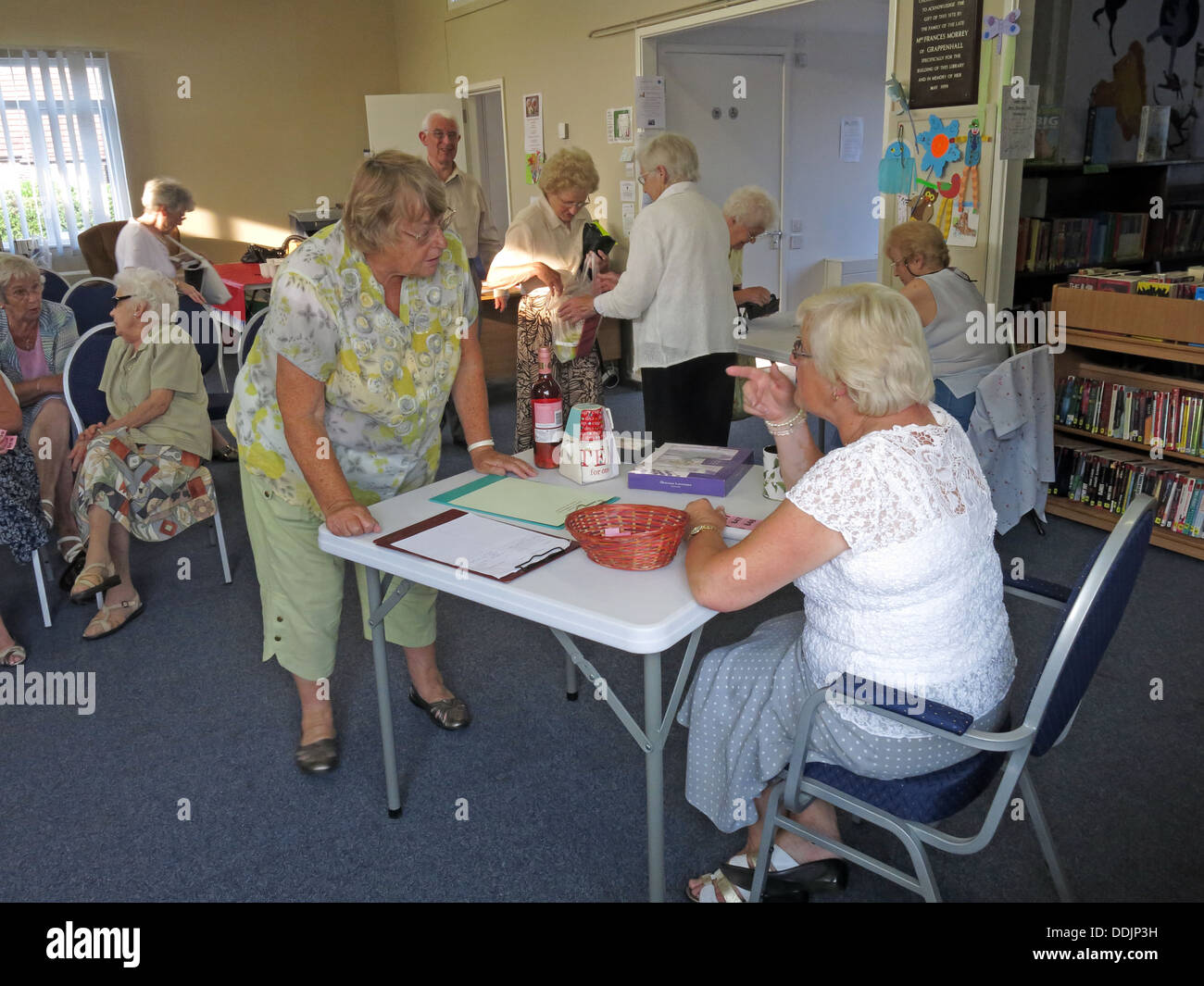 WI-Gruppe in der Community Library Grappenhall, Warrington, Cheshire, England, WA4 2PL Stockfoto